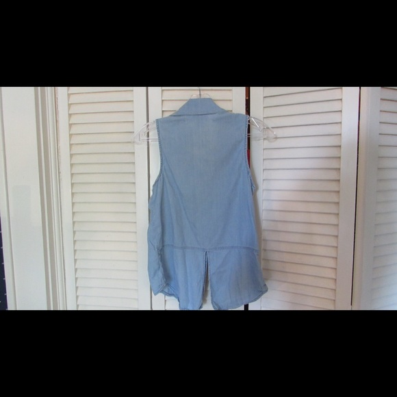 Women’s Sleeveless Button Down - Picture 1 of 3